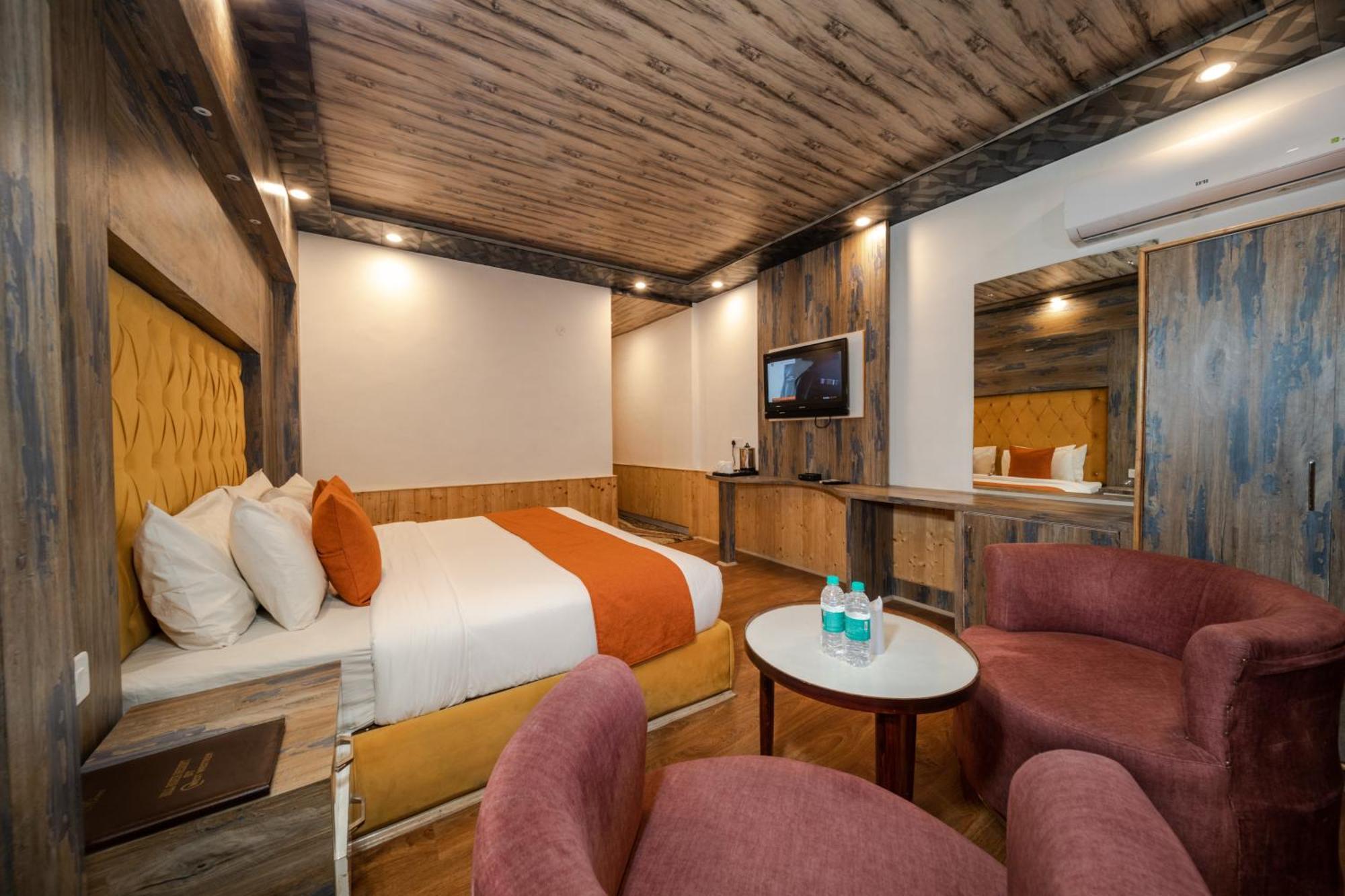 West Western Resort Manali #Neartomallroad #Gym #Lawn #Playingzone #Pooltable #Kidsfriendly #Mountainview #Tabletennis #Familyfriendly #Privateparking Exterior photo
