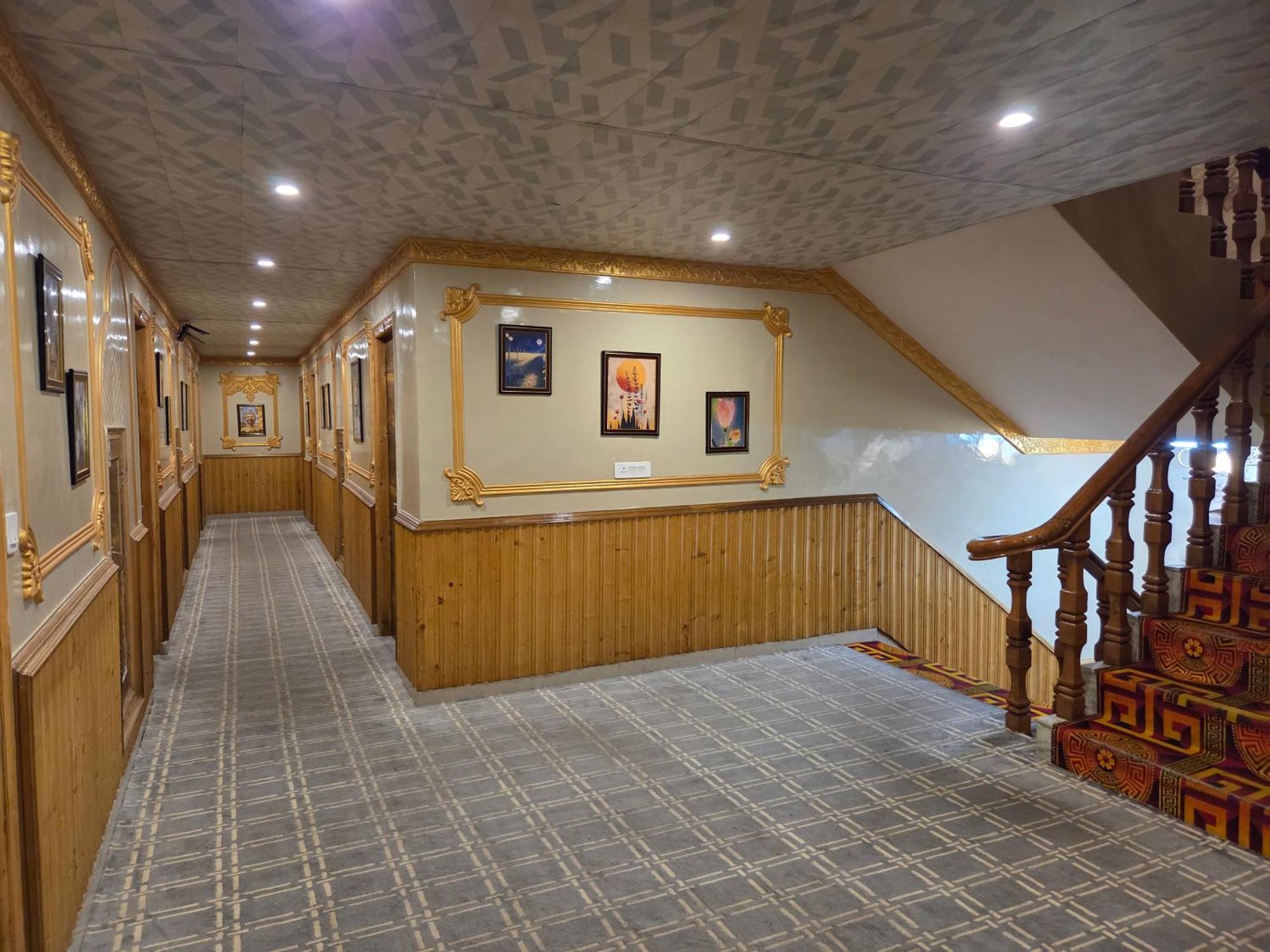 West Western Resort Manali #Neartomallroad #Gym #Lawn #Playingzone #Pooltable #Kidsfriendly #Mountainview #Tabletennis #Familyfriendly #Privateparking Exterior photo