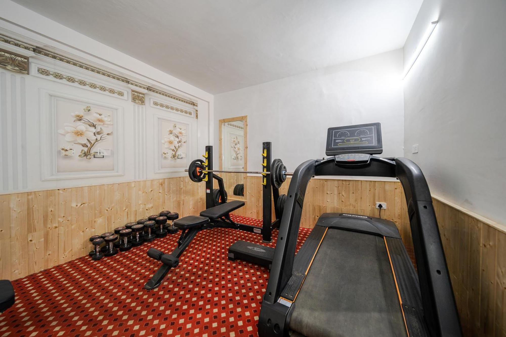 West Western Resort Manali #Neartomallroad #Gym #Lawn #Playingzone #Pooltable #Kidsfriendly #Mountainview #Tabletennis #Familyfriendly #Privateparking Exterior photo