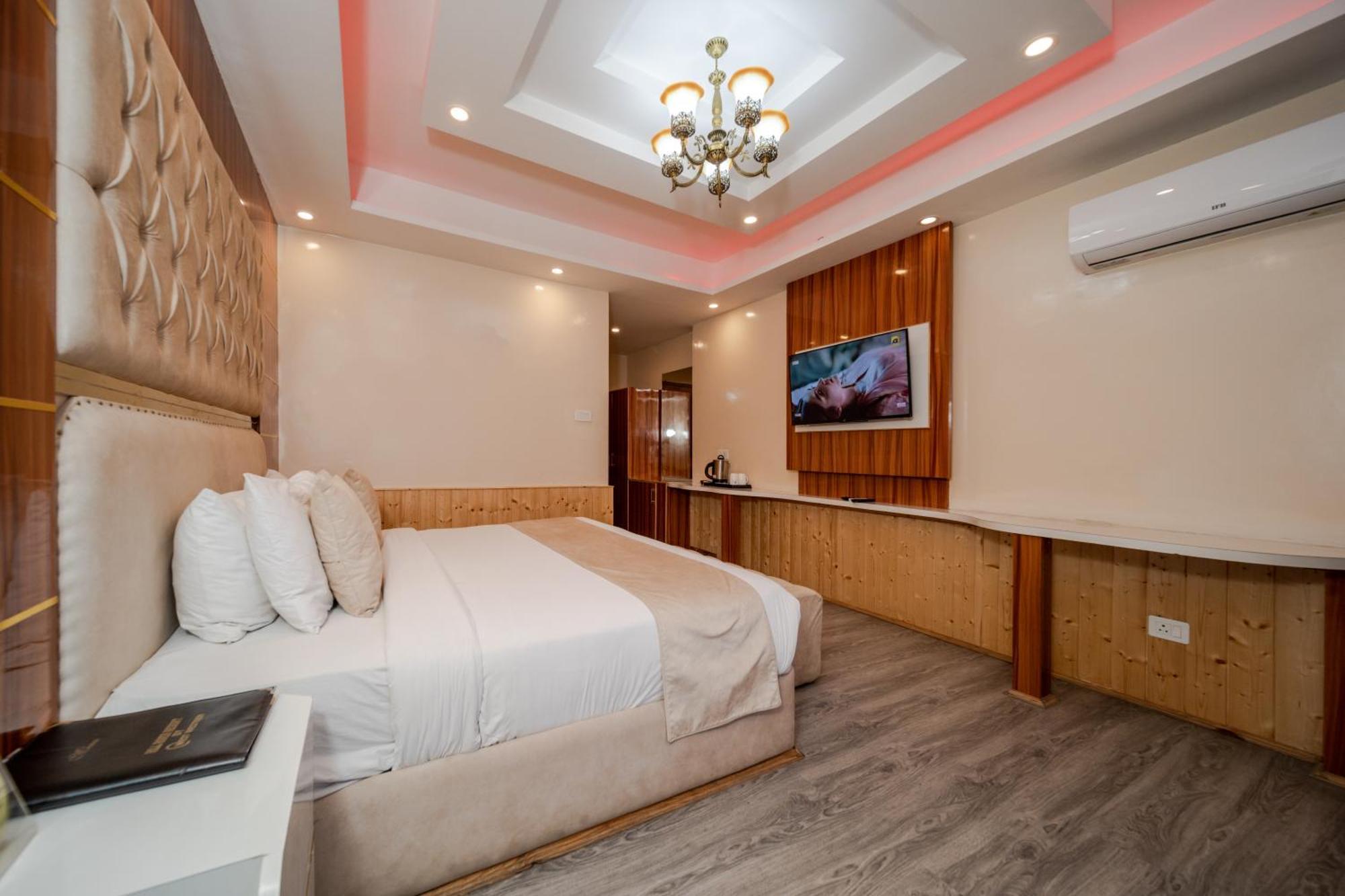 West Western Resort Manali #Neartomallroad #Gym #Lawn #Playingzone #Pooltable #Kidsfriendly #Mountainview #Tabletennis #Familyfriendly #Privateparking Exterior photo