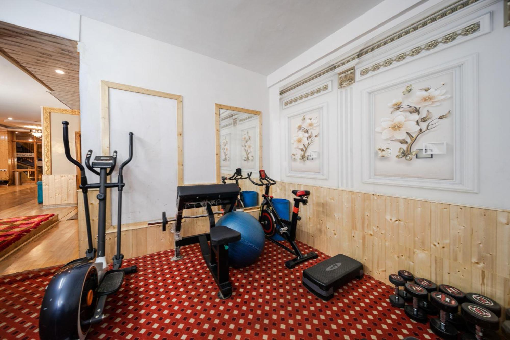 West Western Resort Manali #Neartomallroad #Gym #Lawn #Playingzone #Pooltable #Kidsfriendly #Mountainview #Tabletennis #Familyfriendly #Privateparking Exterior photo